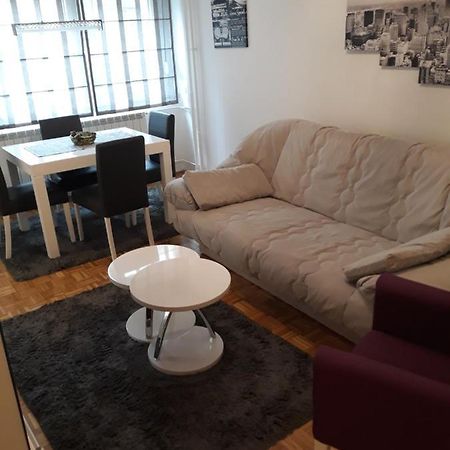 Appartamento Stan Banjica Belgrado Esterno foto